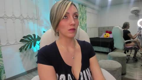 Anny online show from September 2025 11:32:02 AM