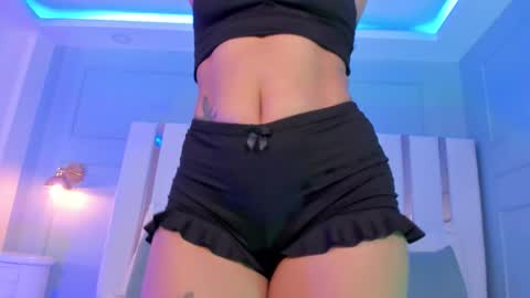 Anny  online show from October 2025 05:06:02 PM