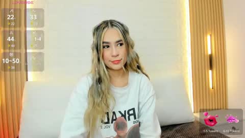 Snapshot of anny_vall chatting on June 2026 01:02:02 PM Anny online show from June 2026 01:02:02 PM