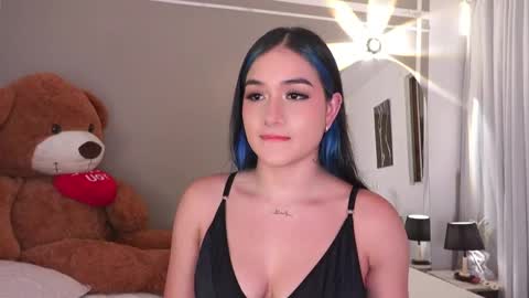    online show from November 2025 02:33:01 AM