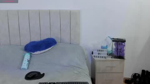 Snapshot of annyroberts_89 chatting on May 2026 05:54:01 PM Anny online show from May 2026 05:54:01 PM