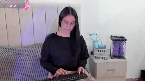 Snapshot of annyroberts_89 chatting on June 2026 08:14:02 PM Anny online show from June 2026 08:14:02 PM