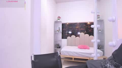 Snapshot of annyrosee chatting on October 2025 07:54:02 PM Anny online show from October 2025 07:54:02 PM