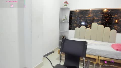 Snapshot of annyrosee chatting on October 2025 08:36:02 PM Anny online show from October 2025 08:36:02 PM