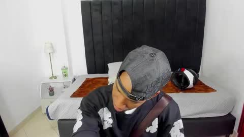 Snapshot of anthoy_wayans chatting on January 2025 06:54:02 PM       online show from January 2025 06:54:02 PM