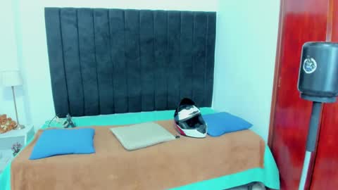 Snapshot of anthoy_wayans chatting on February 2025 12:32:01 AM       online show from February 2025 12:32:01 AM
