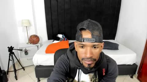 Snapshot of anthoy_wayans chatting on October 2025 01:00:02 AM       online show from October 2025 01:00:02 AM