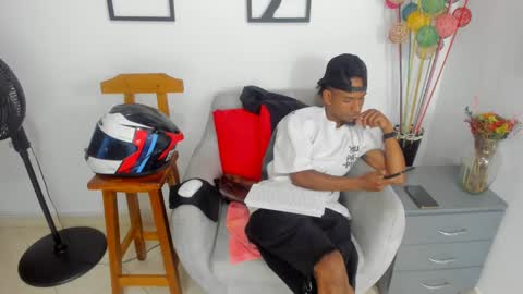 Snapshot of anthoy_wayans chatting on October 2025 01:47:01 AM       online show from October 2025 01:47:01 AM