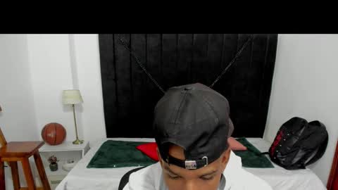 Snapshot of anthoy_wayans chatting on October 2025 12:55:02 AM       online show from October 2025 12:55:02 AM