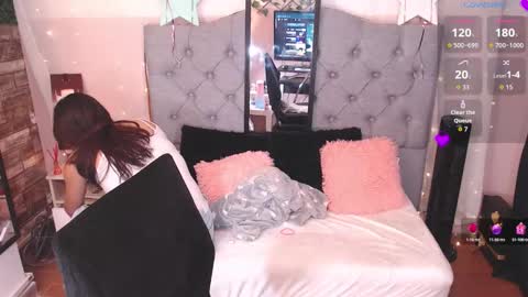 antolyh_c online show from December 2025 12:32:02 PM