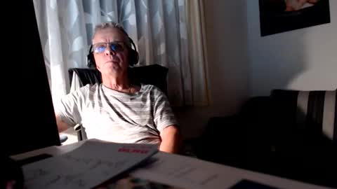 Snapshot of anton1957 chatting on June 2026 09:25:02 PM anton online show from June 2026 09:25:02 PM