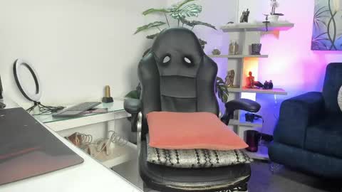   online show from May 2026 08:35:02 PM