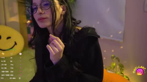 Snapshot of antonella_maitt chatting on November 2025 03:40:02 AM Nell. online show from November 2025 03:40:02 AM