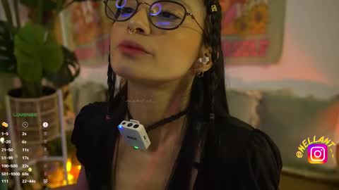 Snapshot of antonella_maitt chatting on November 2025 04:01:02 AM Nell. online show from November 2025 04:01:02 AM