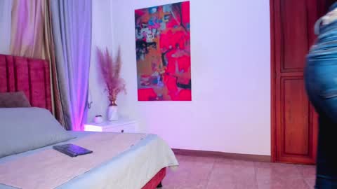 Snapshot of antonellahall_ chatting on December 2024 12:35:01 PM AntonellaHall online show from December 2024 12:35:01 PM