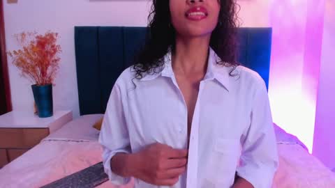Snapshot of antonellahall_ chatting on December 2024 12:05:02 PM AntonellaHall online show from December 2024 12:05:02 PM