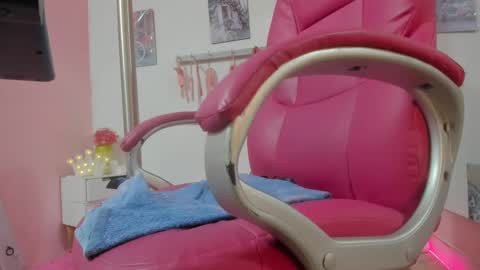 Snapshot of antonellakling_ chatting on January 2025 12:43:01 PM ANTONELLA online show from January 2025 12:43:01 PM