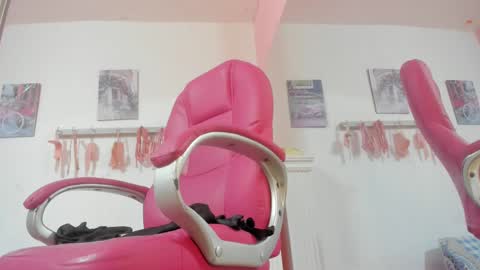 Snapshot of antonellakling_ chatting on January 2025 02:00:01 PM ANTONELLA online show from January 2025 02:00:01 PM