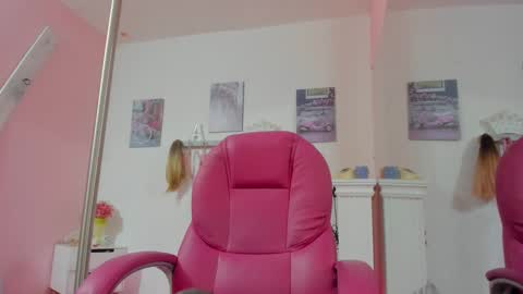 Snapshot of antonellakling_ chatting on February 2025 01:44:01 PM ANTONELLA online show from February 2025 01:44:01 PM