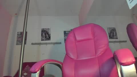 ANTONELLA online show from November 2025 01:00:01 PM