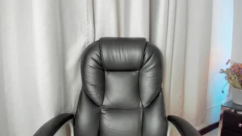 A N T O N E L L E  online show from January 2025 11:14:01 AM