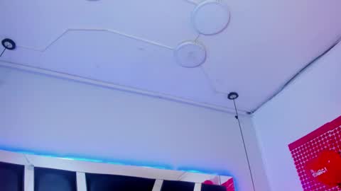 A N T O N E L L E  online show from February 2025 11:28:01 AM