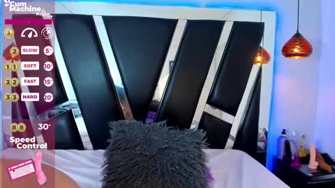 A N T O N E L L E  online show from February 2025 01:51:01 PM