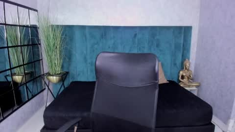 A N T O N I A online show from April 2026 11:58:01 AM