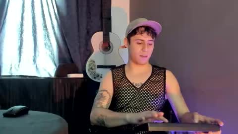 antonnello_ online show from December 2025 04:03:02 PM