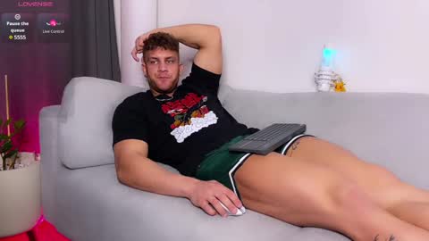 Snapshot of antray_misti chatting on February 2025 02:43:02 PM Adam 24 online show from February 2025 02:43:02 PM