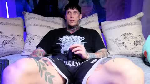 Tom online show from December 2025 06:19:02 AM