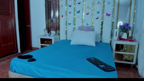 Anyela  online show from September 2025 12:47:02 AM