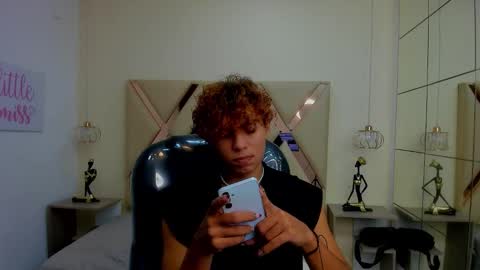 anyelotwink online show from February 2026 08:27:01 PM