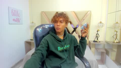 anyelotwink online show from February 2026 01:09:01 PM