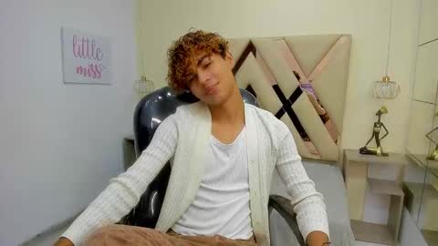 anyelotwink online show from February 2026 08:38:01 PM