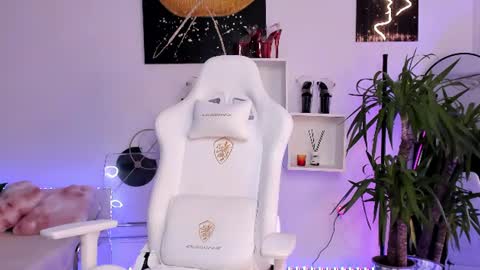 Anyssya online show from August 2026 01:05:01 PM