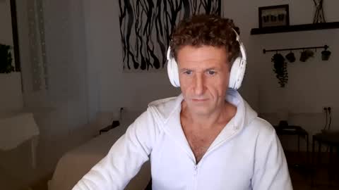 Snapshot of apollobest77 chatting on December 2024 12:30:01 AM apollobest77 online show from December 2024 12:30:01 AM