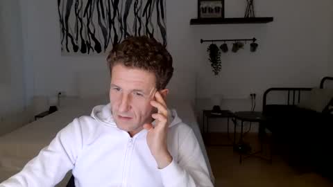 Snapshot of apollobest77 chatting on December 2024 07:38:02 PM apollobest77 online show from December 2024 07:38:02 PM