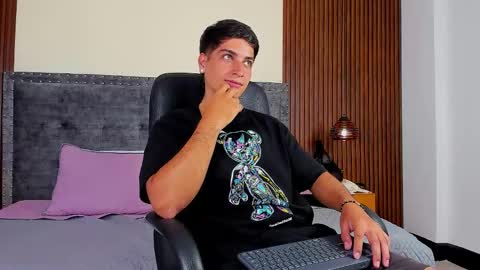 Snapshot of apolo_moon18 chatting on October 2025 08:42:02 PM Apolo online show from October 2025 08:42:02 PM