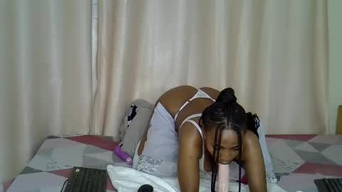 Snapshot of apple_queen24 chatting on February 2026 01:04:01 AM Apple queen online show from February 2026 01:04:01 AM