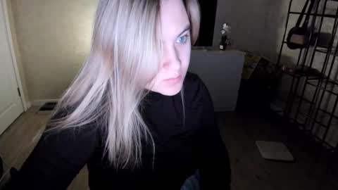 appleyummybuns online show from November 2025 07:02:02 PM