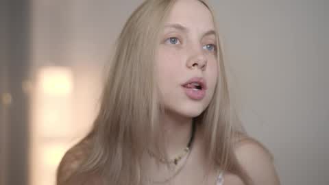  REYNA  my friend   online show from October 2025 03:09:01 PM