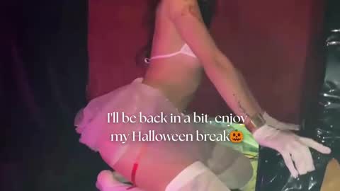 Snapshot of april_bennett chatting on October 2025 12:04:02 PM online show from October 2025 12:04:02 PM