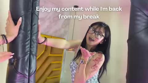 Snapshot of april_bennett chatting on November 2025 11:54:01 AM online show from November 2025 11:54:01 AM