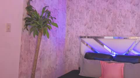 Isabella online show from June 2026 09:09:01 PM