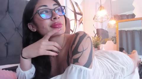 Snapshot of aprildeams chatting on March 2025 12:09:02 PM Cris online show from March 2025 12:09:02 PM