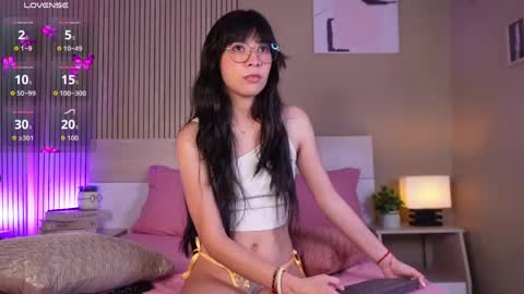 aprilqueenie online show from April 2026 07:51:01 PM