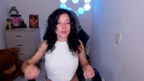 Snapshot of aqua_emilly chatting on May 2026 10:59:02 PM aqua emilly online show from May 2026 10:59:02 PM