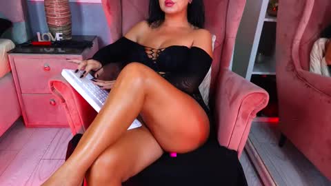 Snapshot of aqueenmonica chatting on September 2025 02:17:01 AM AQueenMonica online show from September 2025 02:17:01 AM