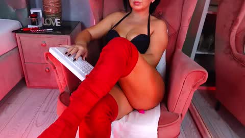 AQueenMonica online show from November 2025 04:33:02 AM